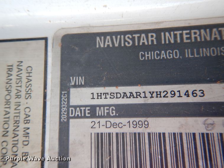 image for item HO9852 2000 International 4900  refuse truck