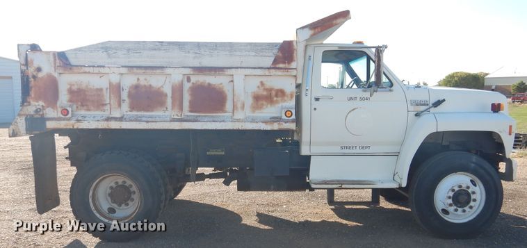 image for item HO9853 1994 Ford F800  dump truck