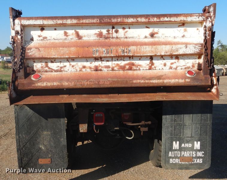 image for item HO9853 1994 Ford F800  dump truck