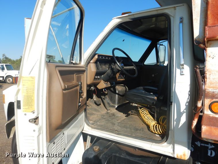 image for item HO9853 1994 Ford F800  dump truck