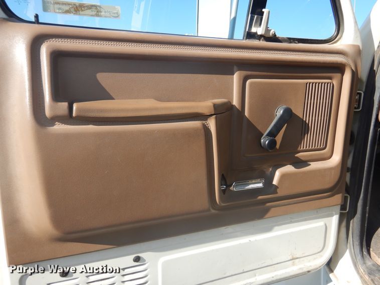 image for item HO9853 1994 Ford F800  dump truck