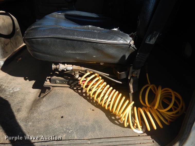 image for item HO9853 1994 Ford F800  dump truck