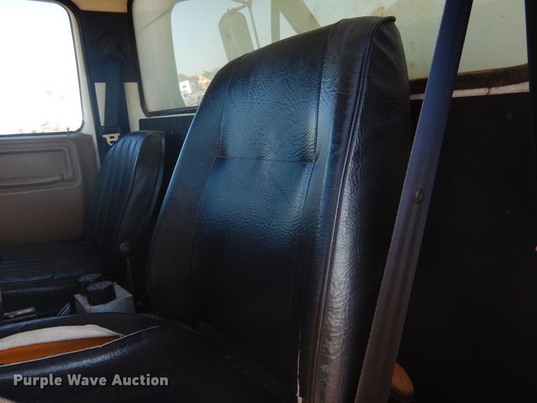 image for item HO9853 1994 Ford F800  dump truck