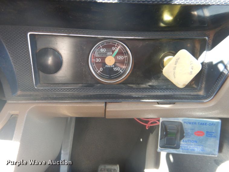 image for item HO9853 1994 Ford F800  dump truck