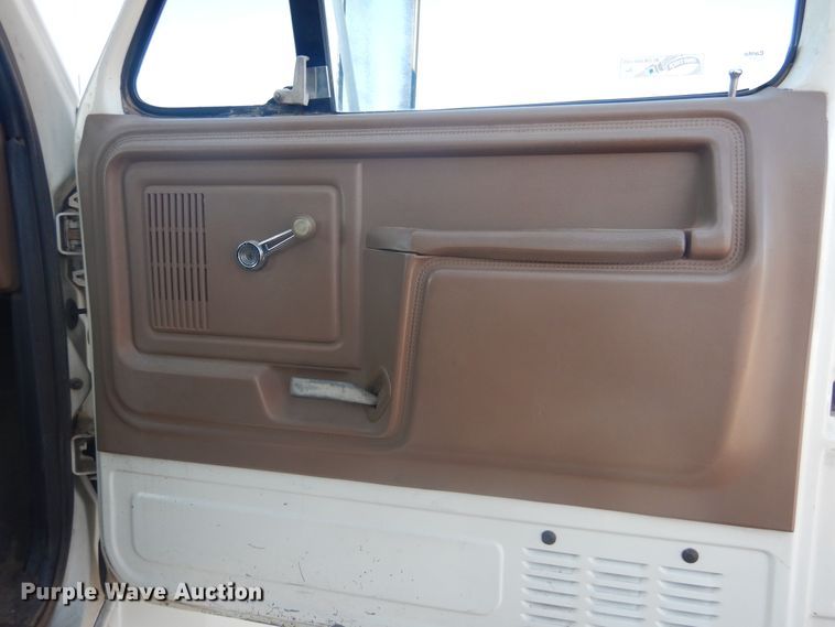 image for item HO9853 1994 Ford F800  dump truck