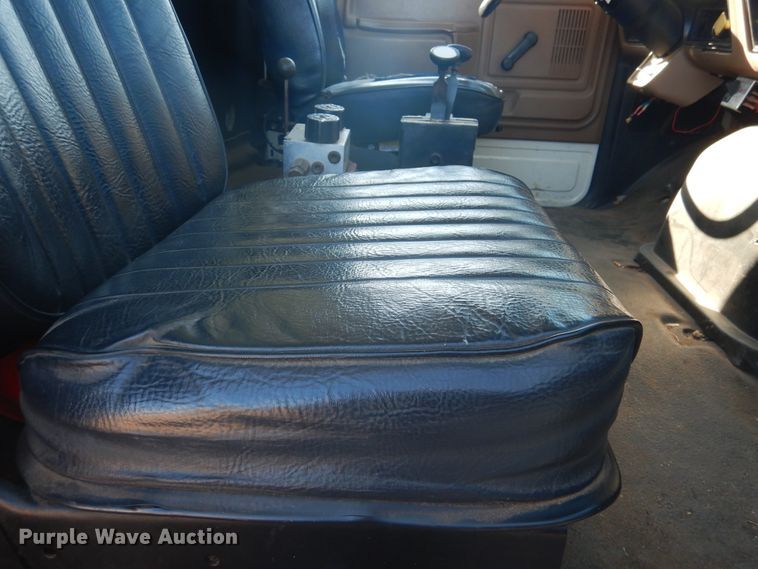 image for item HO9853 1994 Ford F800  dump truck