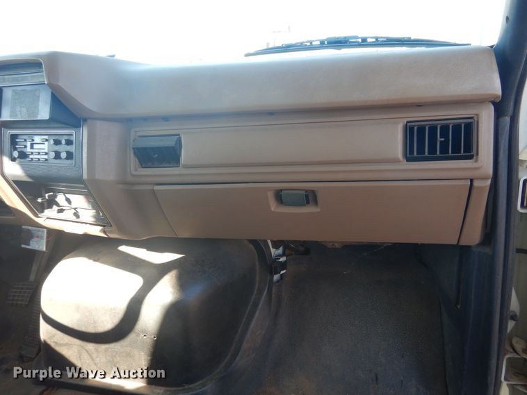 image for item HO9853 1994 Ford F800  dump truck