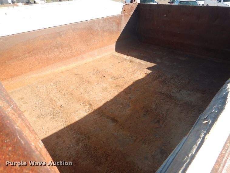 image for item HO9853 1994 Ford F800  dump truck