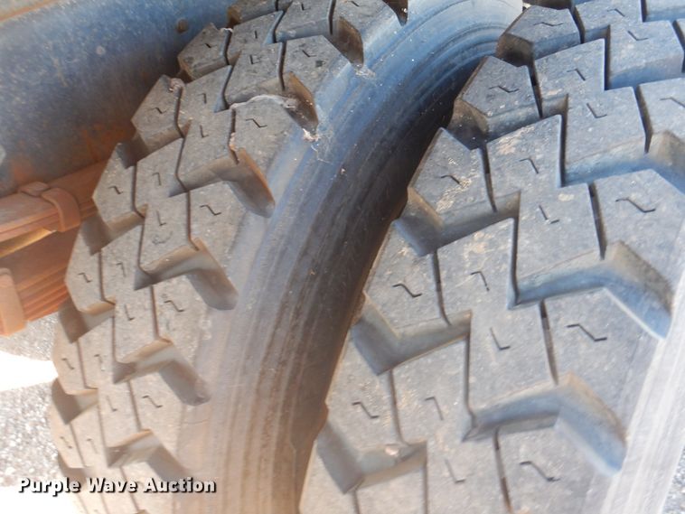 image for item HO9853 1994 Ford F800  dump truck