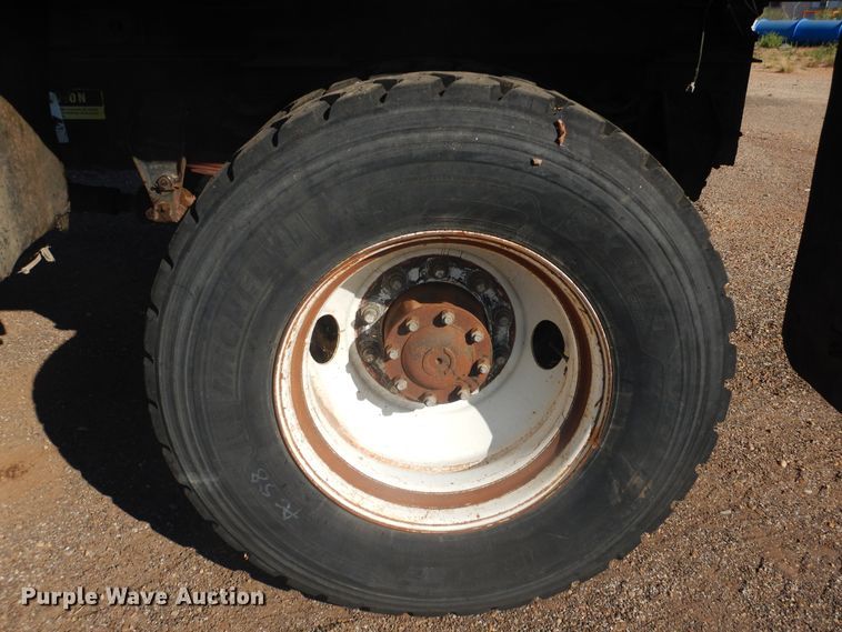 image for item HO9853 1994 Ford F800  dump truck