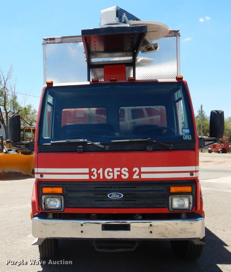 image for item HO9869 1988 Ford Cargo 7000  command center rescue truck