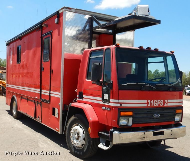 image for item HO9869 1988 Ford Cargo 7000  command center rescue truck