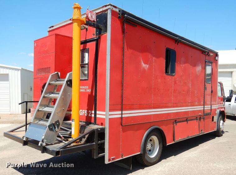 image for item HO9869 1988 Ford Cargo 7000  command center rescue truck