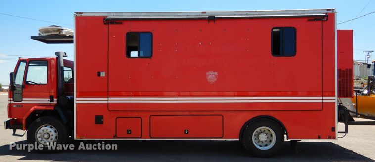 image for item HO9869 1988 Ford Cargo 7000  command center rescue truck