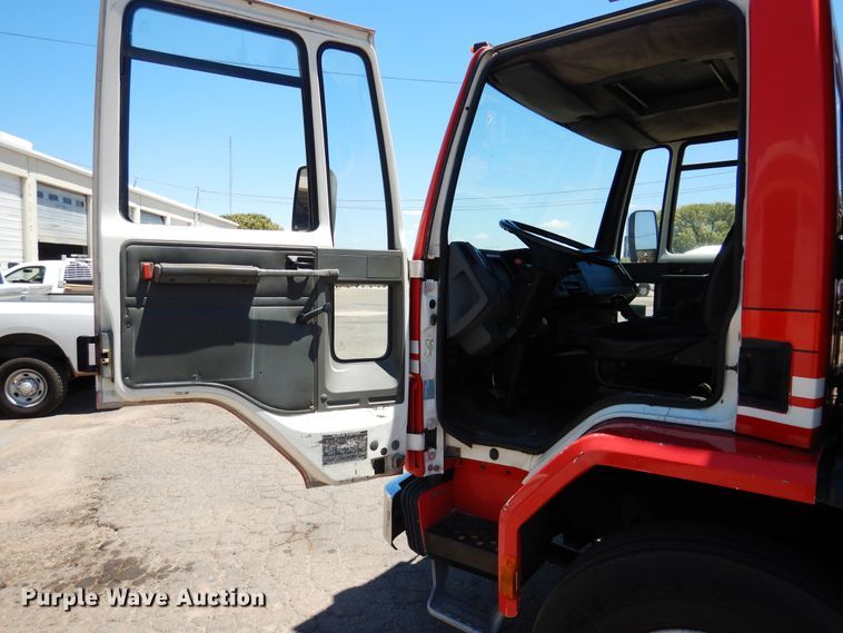 image for item HO9869 1988 Ford Cargo 7000  command center rescue truck