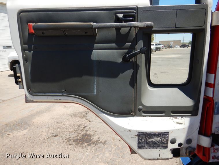 image for item HO9869 1988 Ford Cargo 7000  command center rescue truck