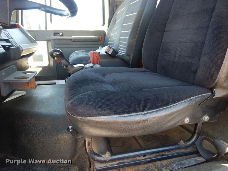 image for item HO9869 1988 Ford Cargo 7000  command center rescue truck