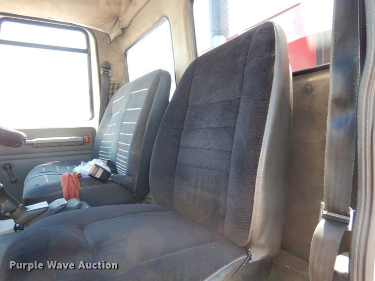 image for item HO9869 1988 Ford Cargo 7000  command center rescue truck