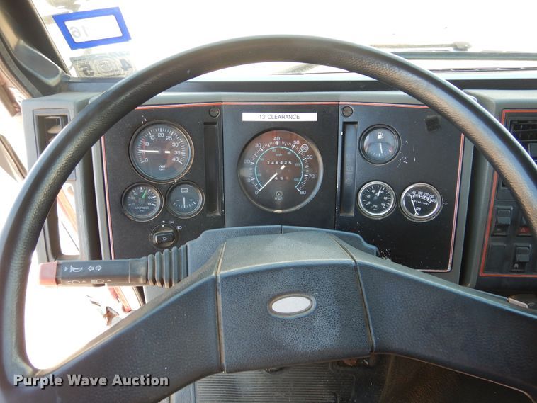 image for item HO9869 1988 Ford Cargo 7000  command center rescue truck