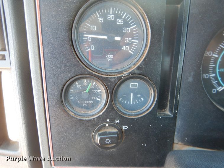 image for item HO9869 1988 Ford Cargo 7000  command center rescue truck