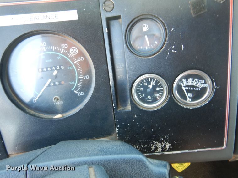 image for item HO9869 1988 Ford Cargo 7000  command center rescue truck