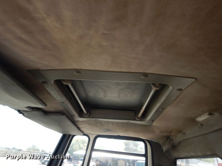 image for item HO9869 1988 Ford Cargo 7000  command center rescue truck