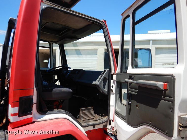 image for item HO9869 1988 Ford Cargo 7000  command center rescue truck