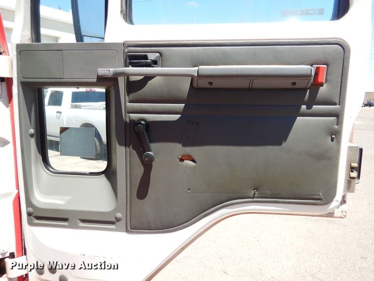 image for item HO9869 1988 Ford Cargo 7000  command center rescue truck