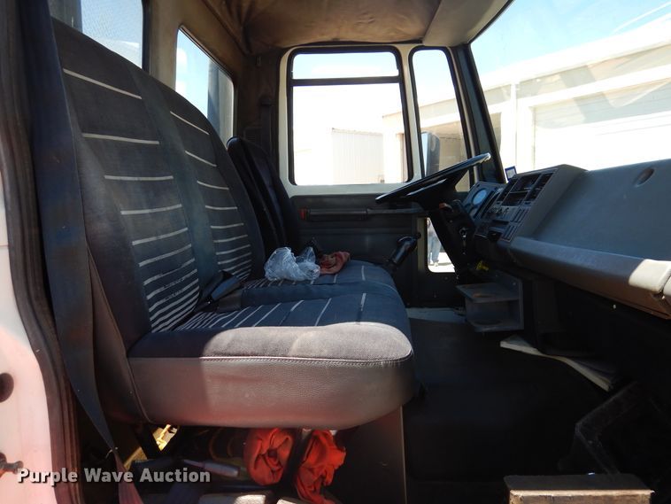 image for item HO9869 1988 Ford Cargo 7000  command center rescue truck