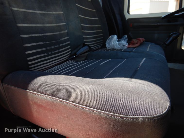 image for item HO9869 1988 Ford Cargo 7000  command center rescue truck