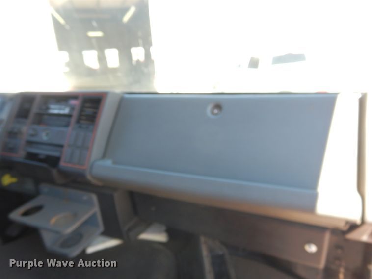 image for item HO9869 1988 Ford Cargo 7000  command center rescue truck