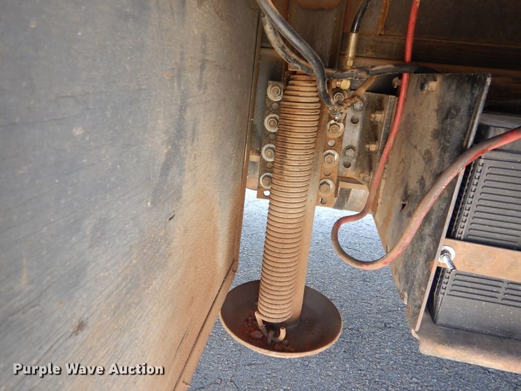 image for item HO9869 1988 Ford Cargo 7000  command center rescue truck