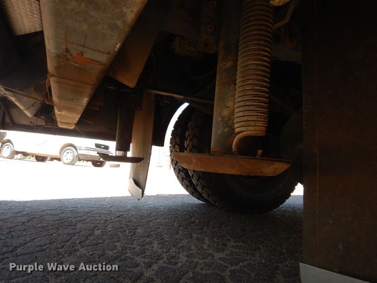 image for item HO9869 1988 Ford Cargo 7000  command center rescue truck