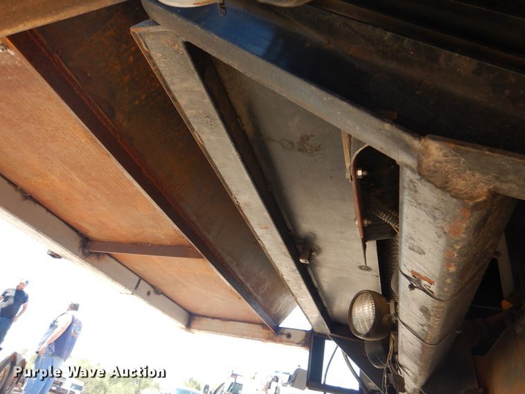 image for item HO9869 1988 Ford Cargo 7000  command center rescue truck