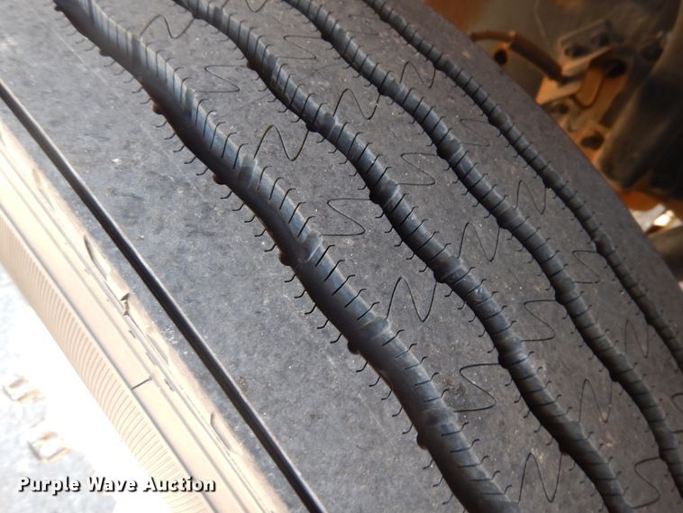 image for item HO9869 1988 Ford Cargo 7000  command center rescue truck