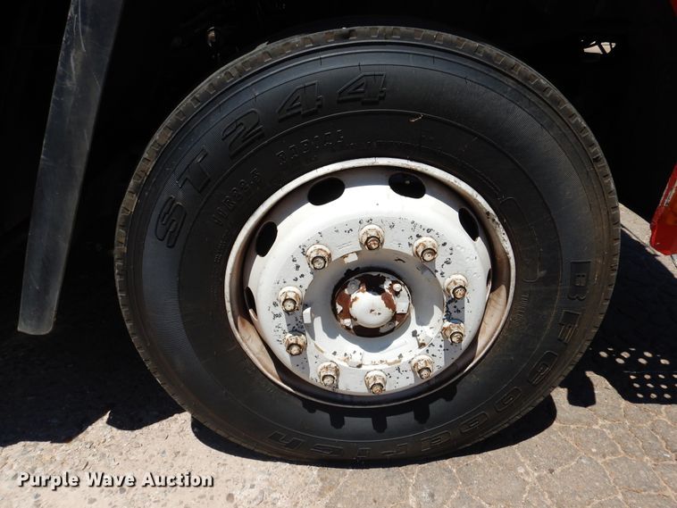 image for item HO9869 1988 Ford Cargo 7000  command center rescue truck