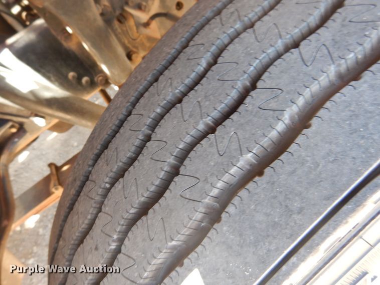 image for item HO9869 1988 Ford Cargo 7000  command center rescue truck