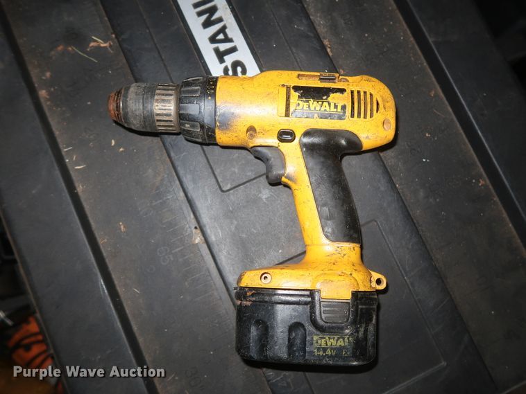 image for item HT9517 Electric drills, nail guns, grinders, and bits