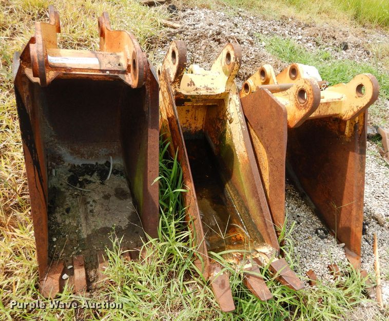 image for item HY9510 (3) John Deere backhoe buckets