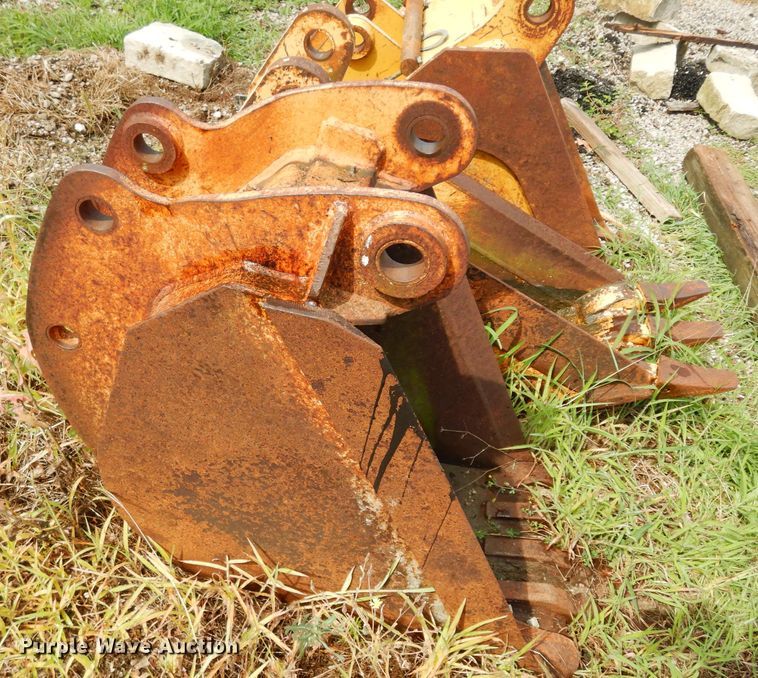 image for item HY9510 (3) John Deere backhoe buckets