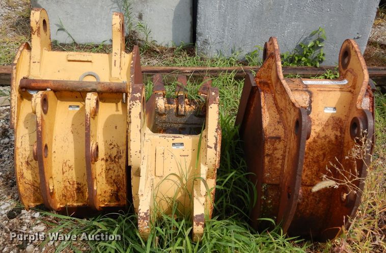 image for item HY9510 (3) John Deere backhoe buckets