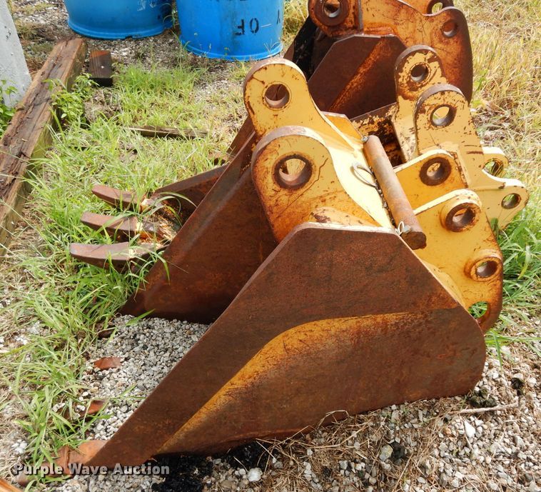 image for item HY9510 (3) John Deere backhoe buckets
