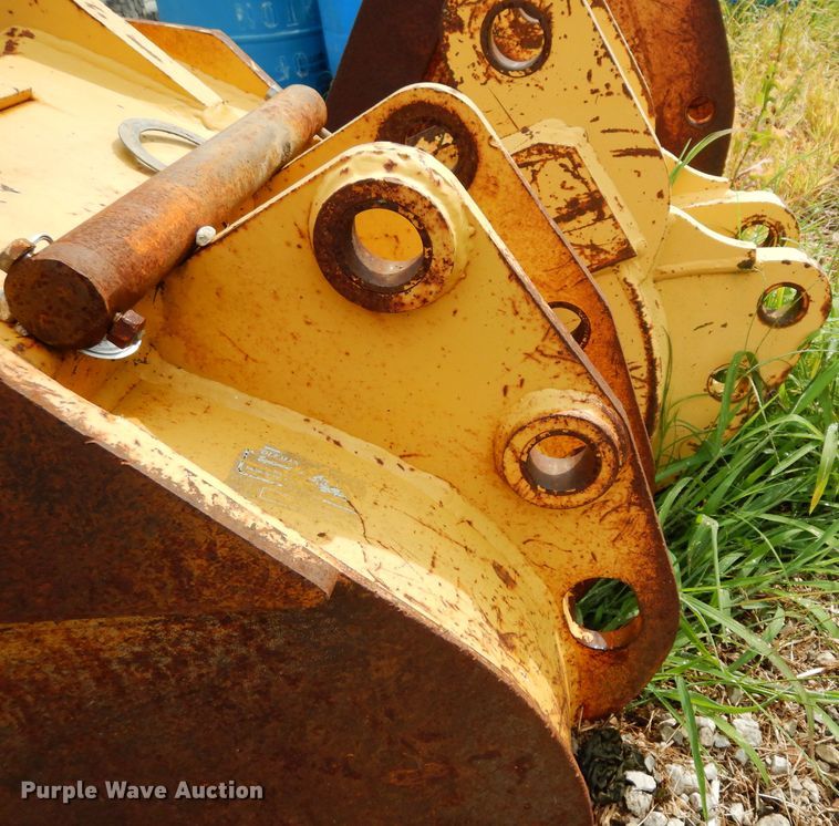 image for item HY9510 (3) John Deere backhoe buckets