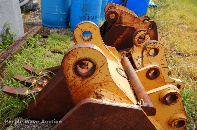 image for item HY9510 (3) John Deere backhoe buckets