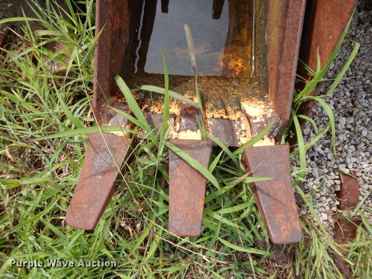 image for item HY9510 (3) John Deere backhoe buckets