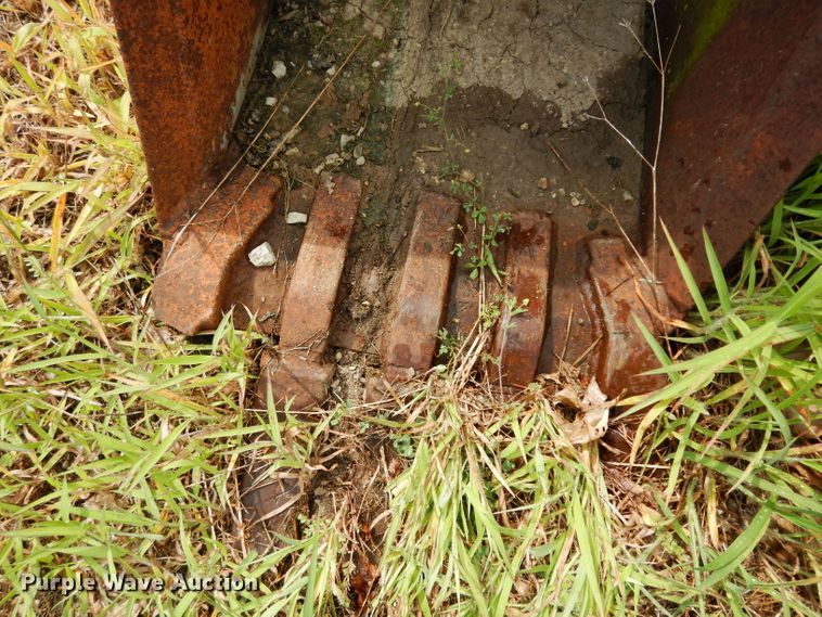 image for item HY9510 (3) John Deere backhoe buckets