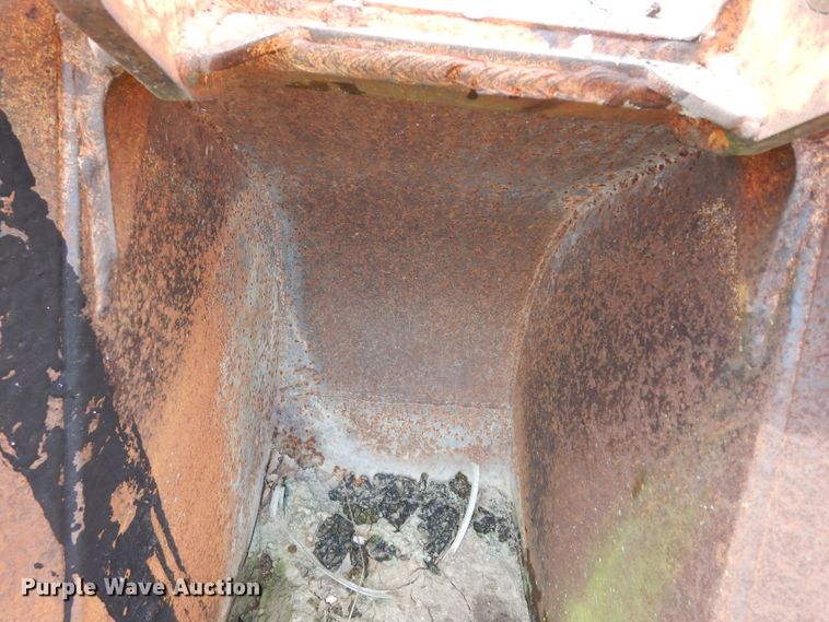 image for item HY9510 (3) John Deere backhoe buckets