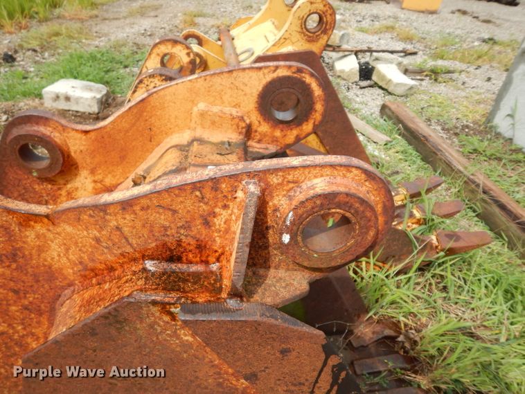 image for item HY9510 (3) John Deere backhoe buckets