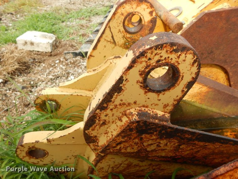 image for item HY9510 (3) John Deere backhoe buckets