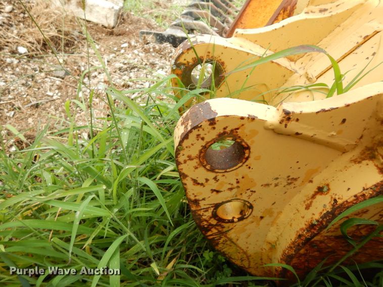 image for item HY9510 (3) John Deere backhoe buckets